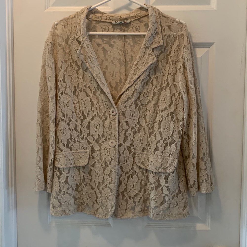 NWOT! FEMME FATALE blazer-style lace jacket